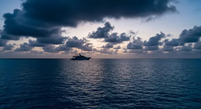 Tragedia sub Maldive: yacht da crociera ancorato in un atollo dell'Oceano Indiano al tramonto