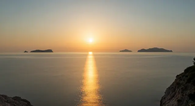 Veduta del Golfo di Pozzuoli all'alba durante il terremoto Campi Flegrei 4.4