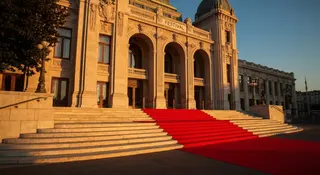 Palma d'Oro Cannes 2026: red carpet del Grand Théâtre Lumière al tramonto