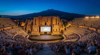 Taormina Film Festival 2026: il Teatro Antico illuminato per la 72esima edizione con vista sull'Etna