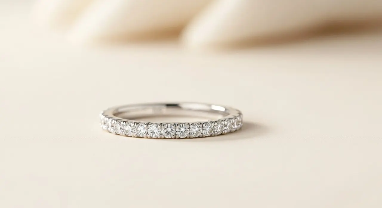 Pandora Italia laboratorio: anello Infinite in oro con diamante lab-grown della nuova collezione