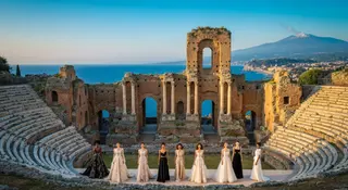 Dolce Gabbana Taormina sfilata di Alta Moda al Teatro Antico con l'Etna sullo sfondo