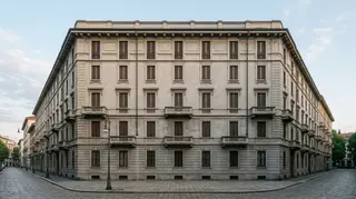 Palazzo milanese all'alba, la città che attende la successione di Armani