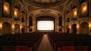 Sala cinematografica storica vuota vista dalla platea: il cinema a 3,50 euro torna dal 21 al 24 settembre